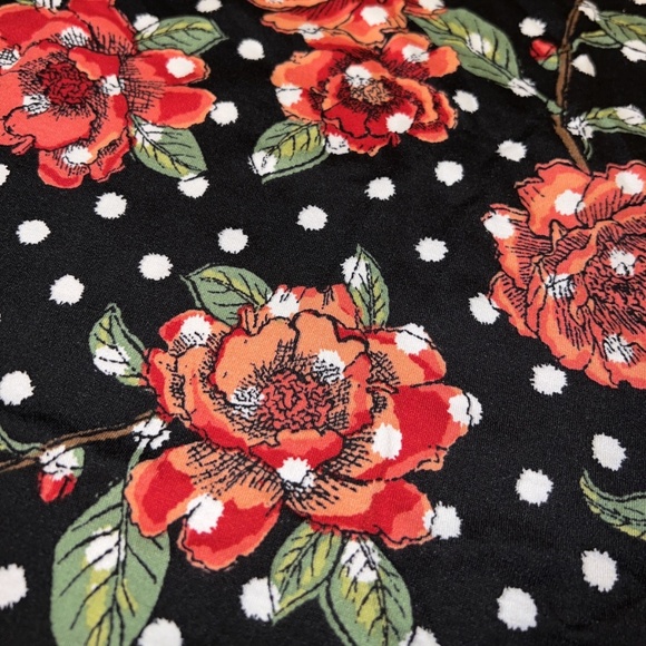 Lularoe Black White Polka Dots Red Roses Carly Swing Dress Medium High Low Hem - Picture 6 of 7